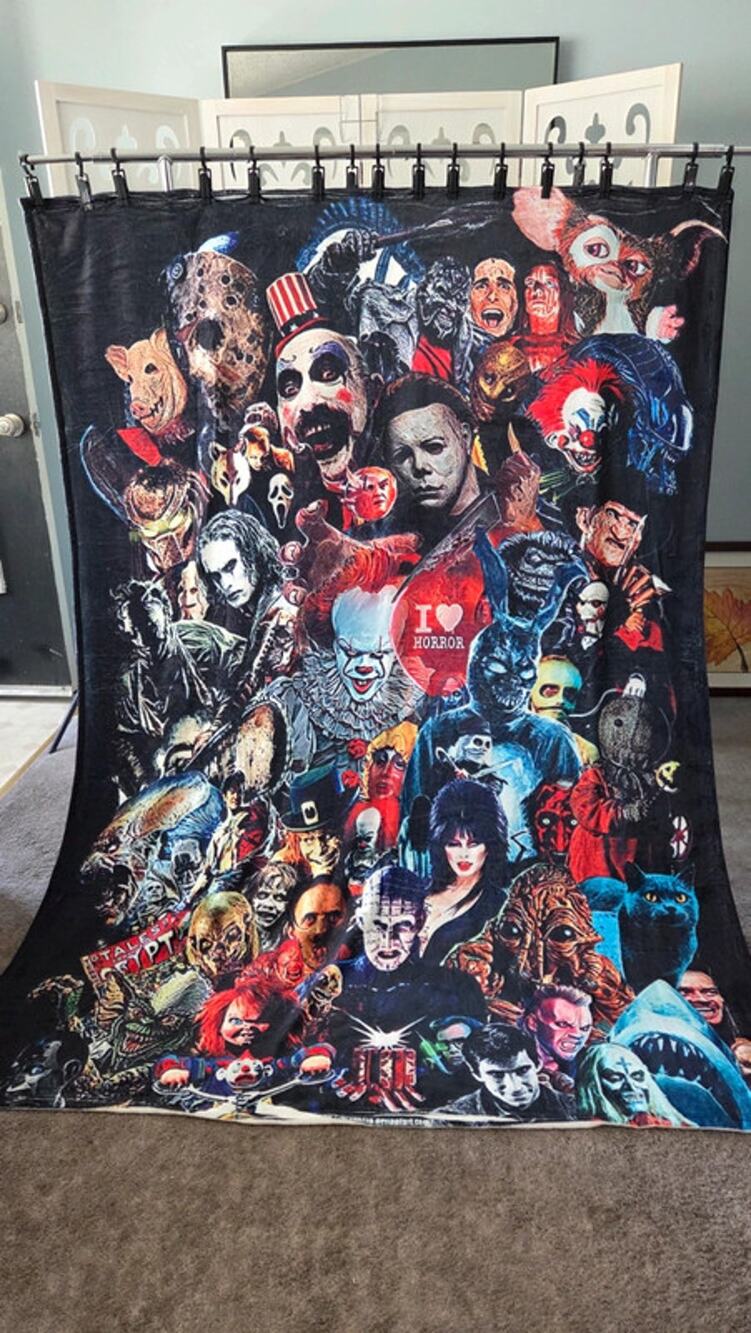 Horror Icons Collage Blanket 60x80 Pennywise Chucky Myers Ghostface Jason NWOT